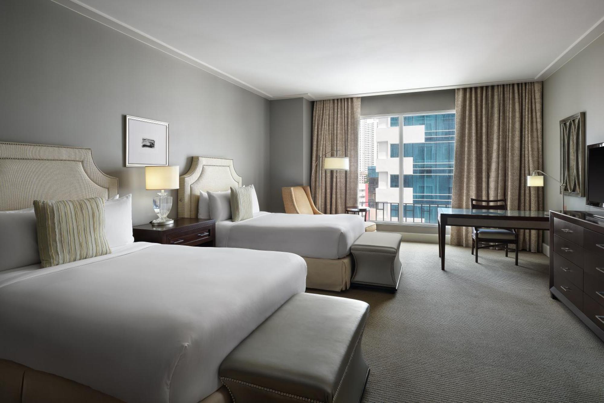 Bristol Panama, A Registry Collection Hotel Exterior photo A guest room at the JW Marriott Detroit Renaissance Center