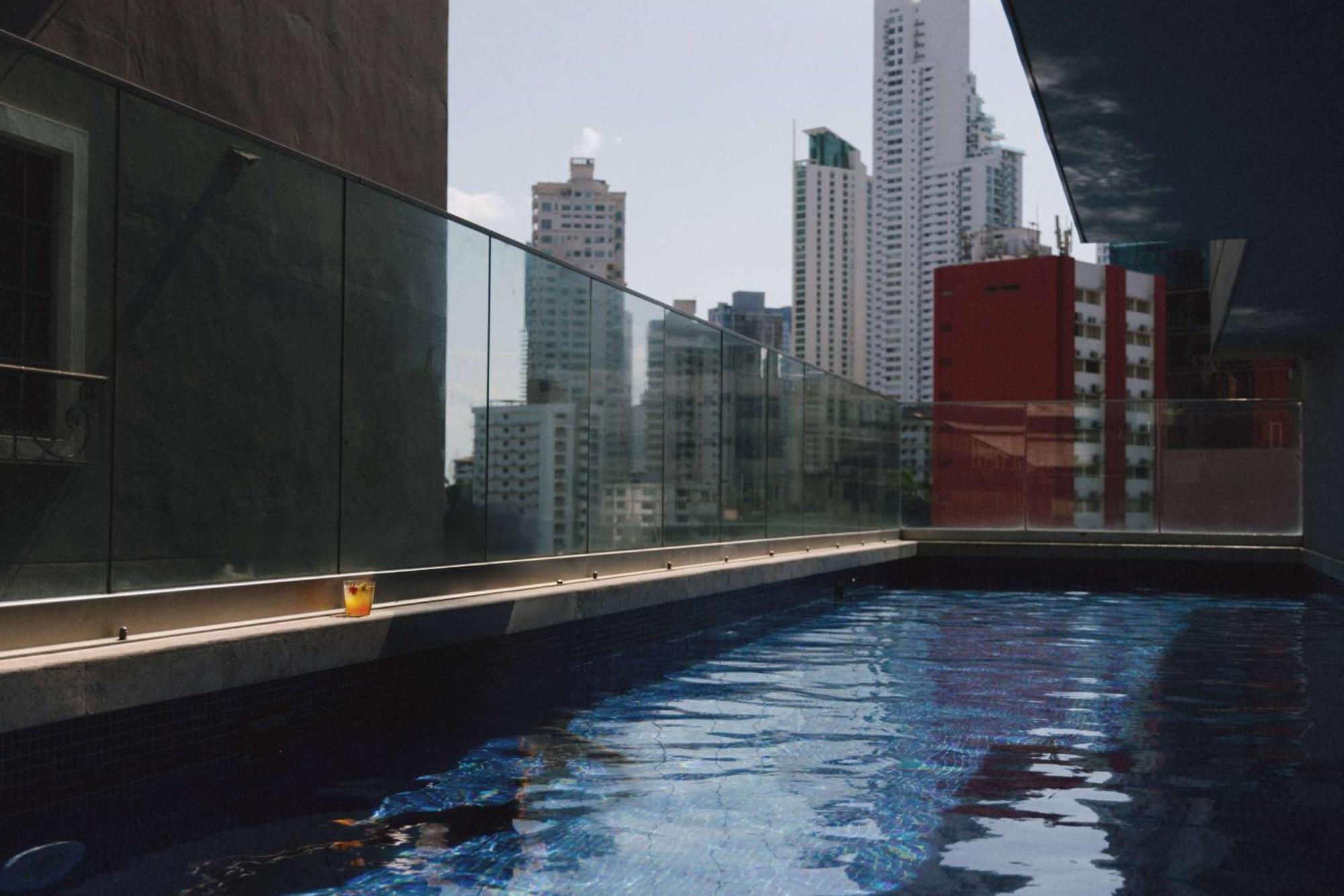 Bristol Panama, A Registry Collection Hotel Exterior photo Swimming pool at the rooftop