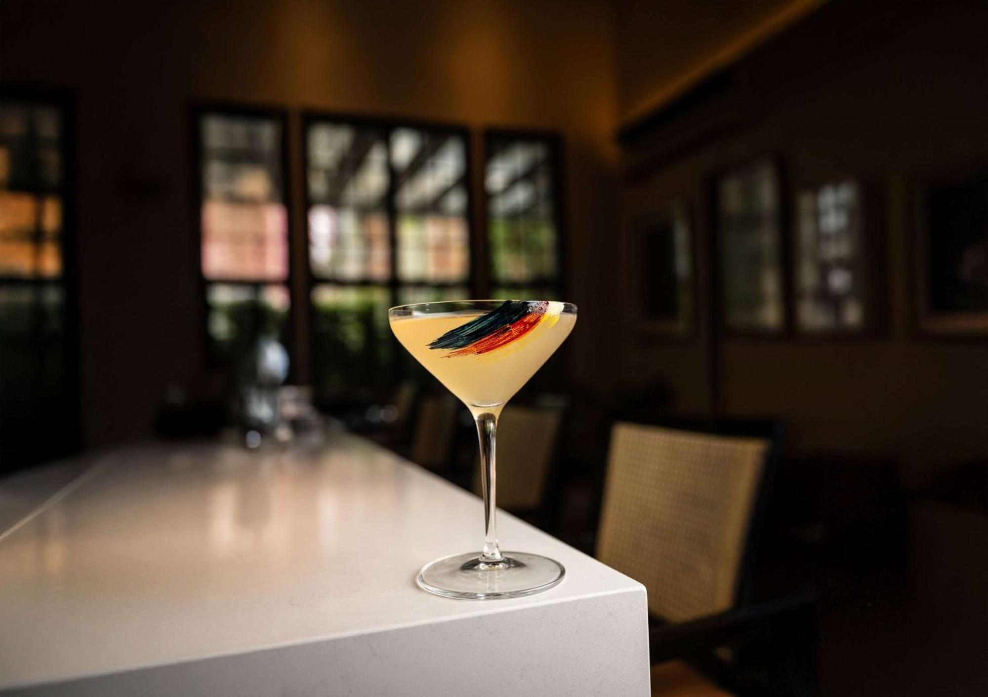 Bristol Panama, A Registry Collection Hotel Exterior photo A cocktail at the bar
